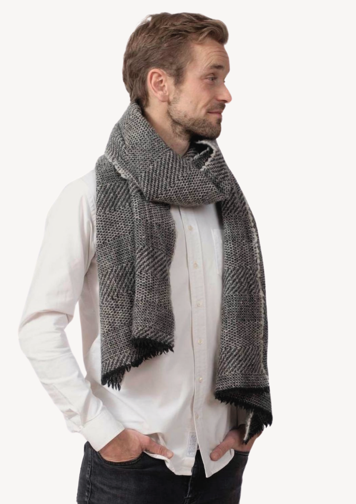 Black textured scarf made mostly out of responsible Finnish wool. Manufactured in Finland. 