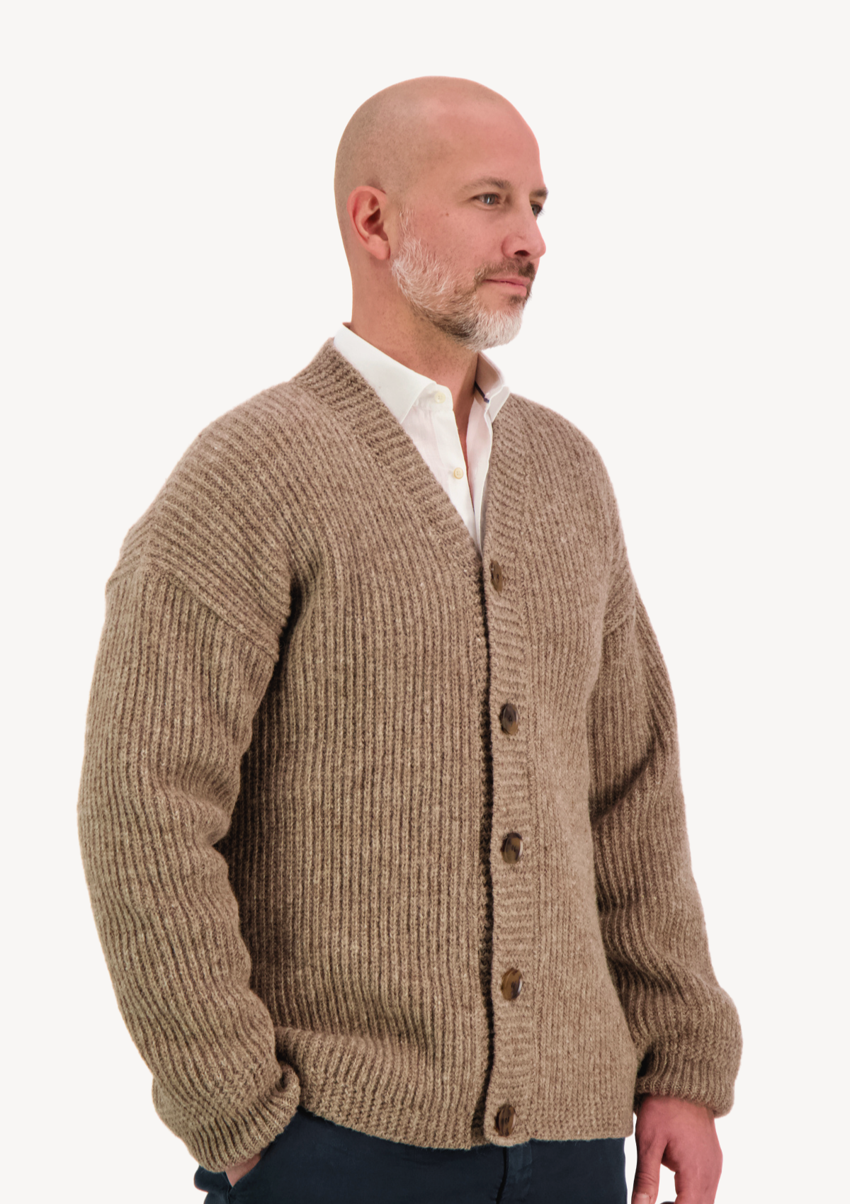 Ribbed longer beige cardigan with relaxed fit. Made of responsbile Finnish sheep wool in Finland. 