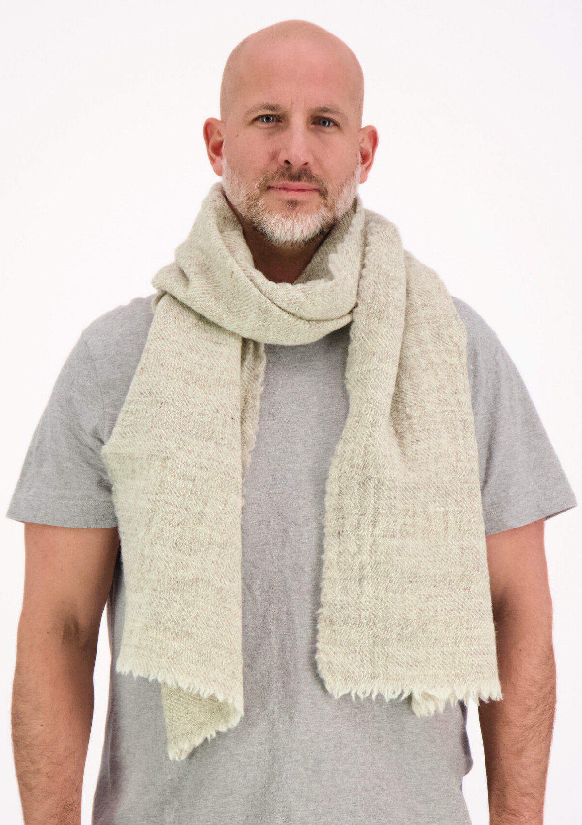 Light grey herringbone scarf in responsible Finnish sheep wool. Manufactured in Finland. 