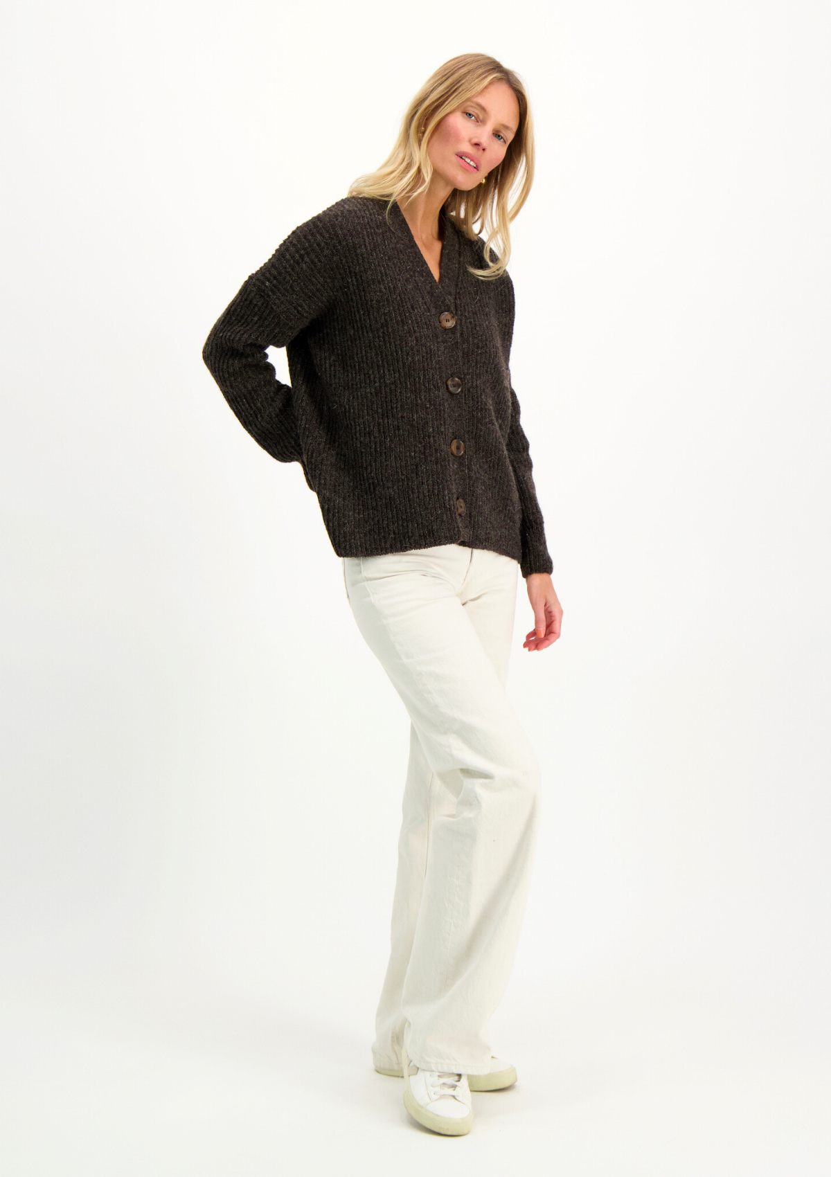 Brown cardigan for women made in Finland from Finnish sheep wool 