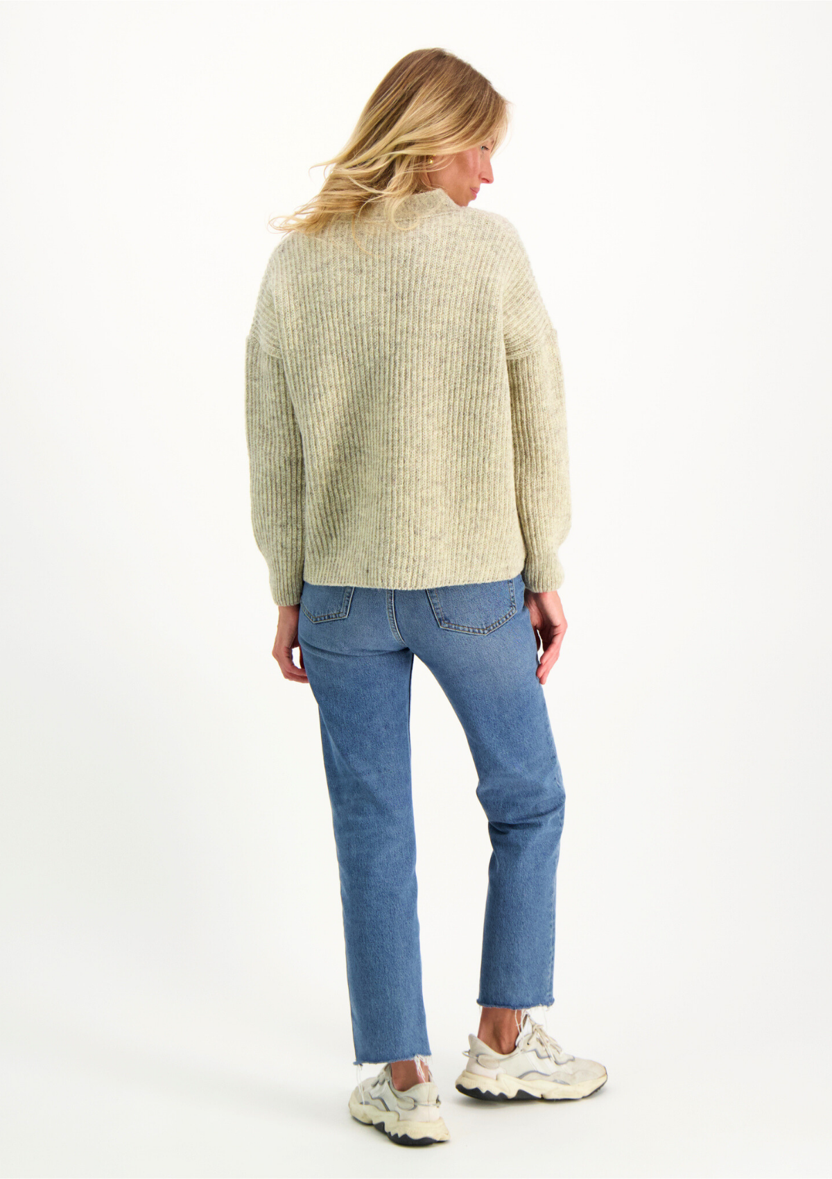 Light grey cardigan responsibly made in Finland from Finnish sheep wool. 