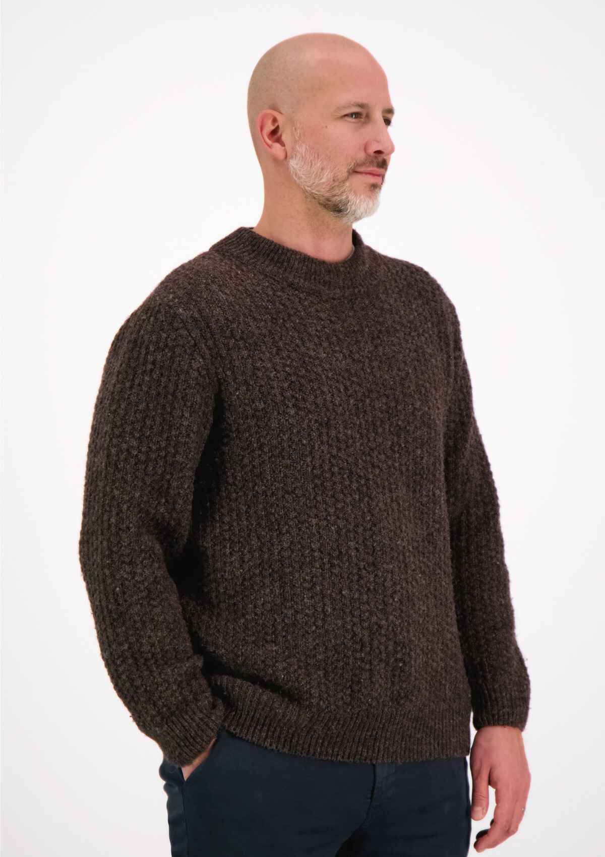 O-neck brown knit made of Finnish responsible sheep wool in Finland