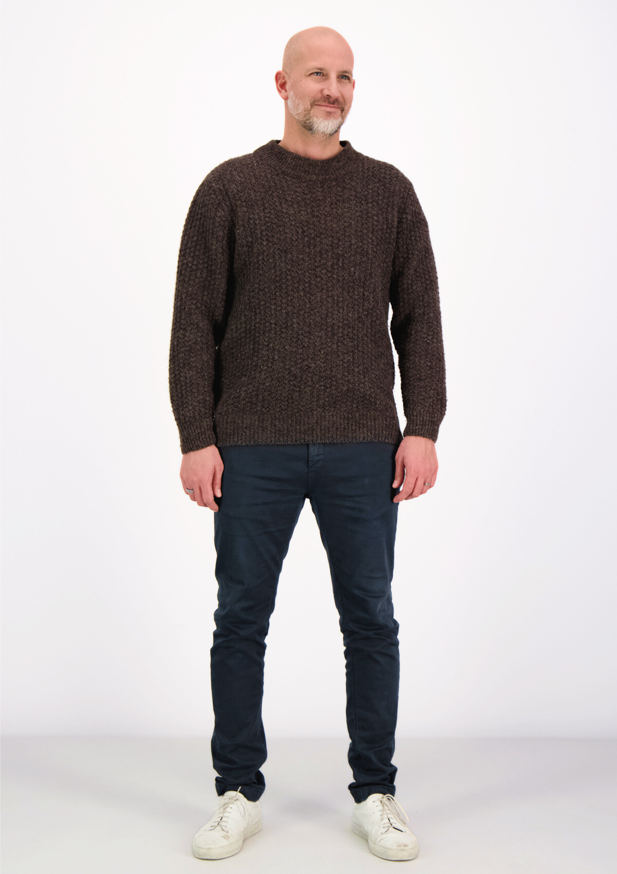 O-neck brown knit made of Finnish responsible sheep wool in Finland