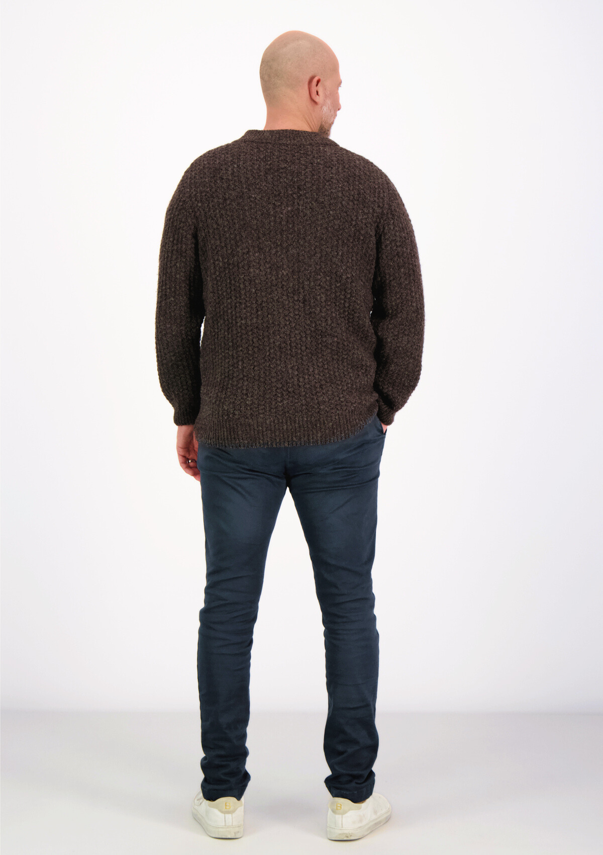 O-neck brown knit made of Finnish responsible sheep wool in Finland