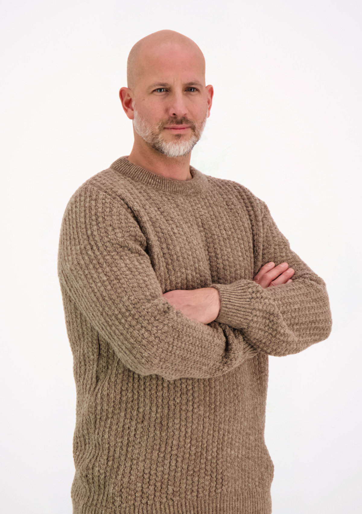 O-neck beige knit made of Finnish responsible sheep wool and manufactured in Finland. 