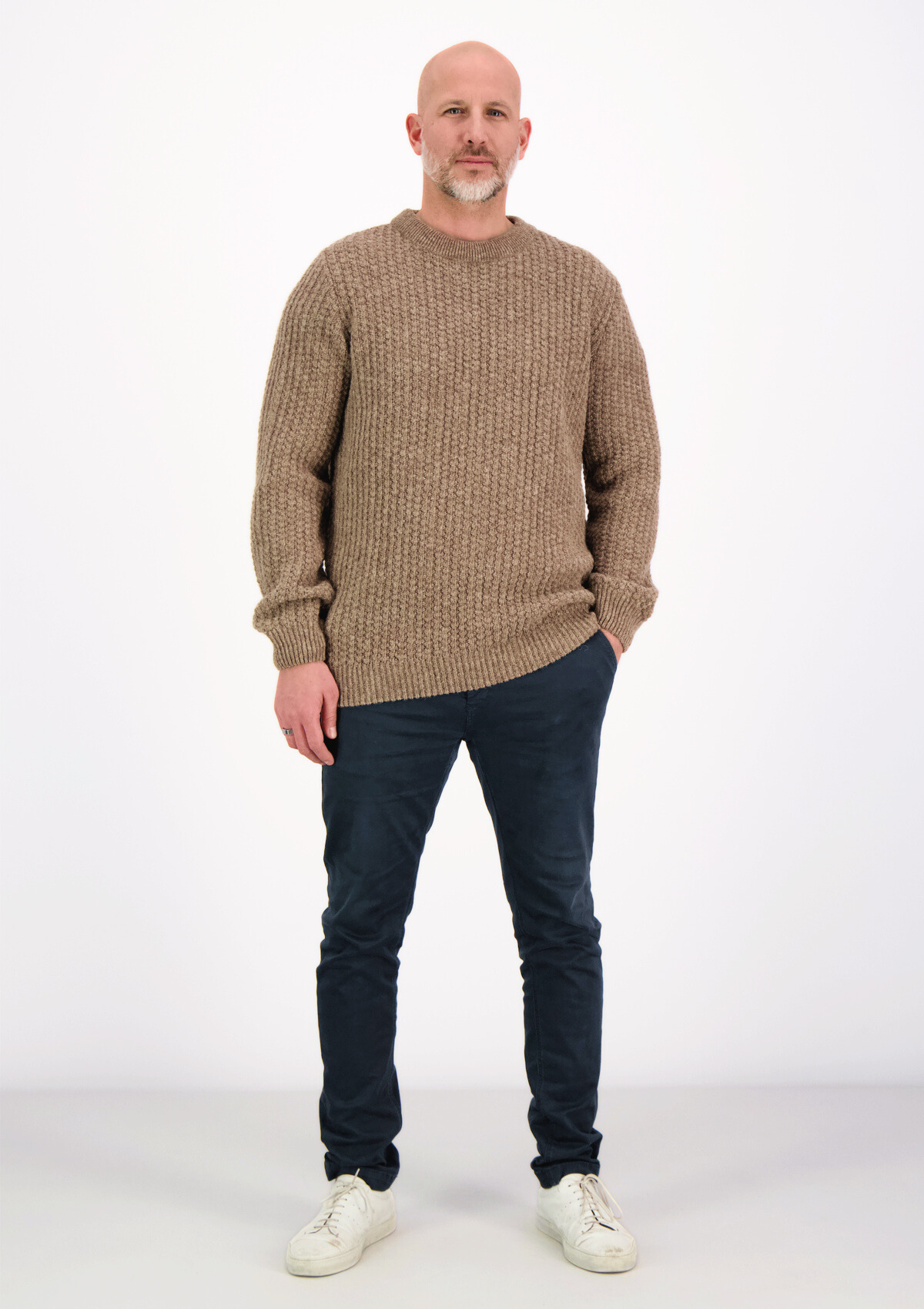 O-neck beige knit made of Finnish responsible sheep wool and manufactured in Finland. 