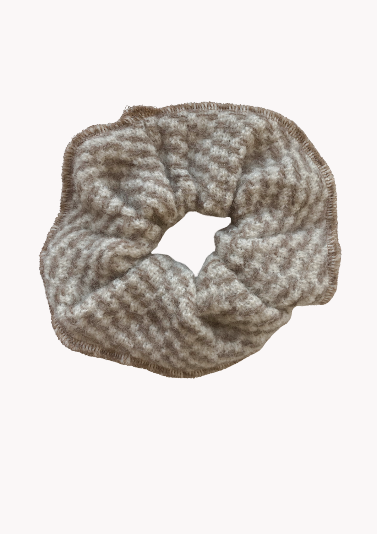 Wool scrunchie that is gentle and warm for the hair and head. Made in Helsinki, material Finnish sheep wool. Comes in beige tones in a checkered and dotted pattern. 